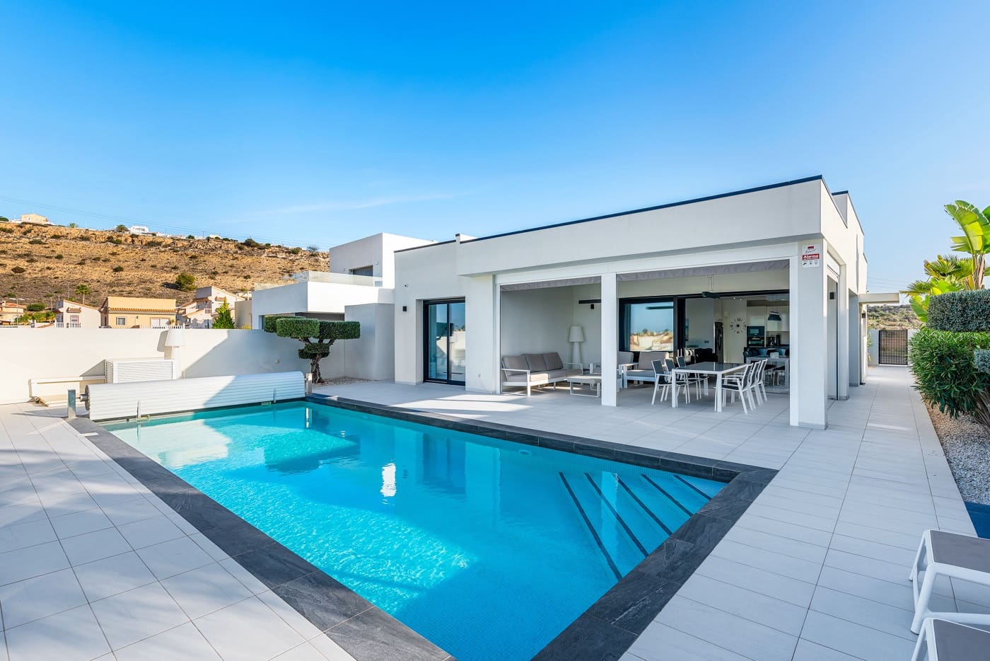 4 soveværelse Villa til salg i Benijofar med swimmingpool - € 699.000 (Ref: 8912873)