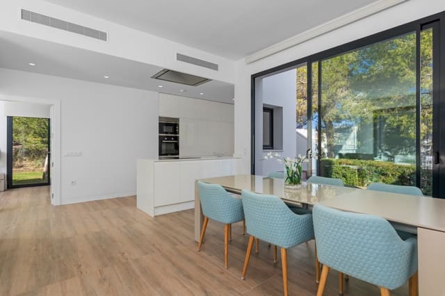 Chalet de 3 habitaciones en Las Colinas Golf, Orihuela en venta con piscina - 819.000 € (Ref: 8912882)