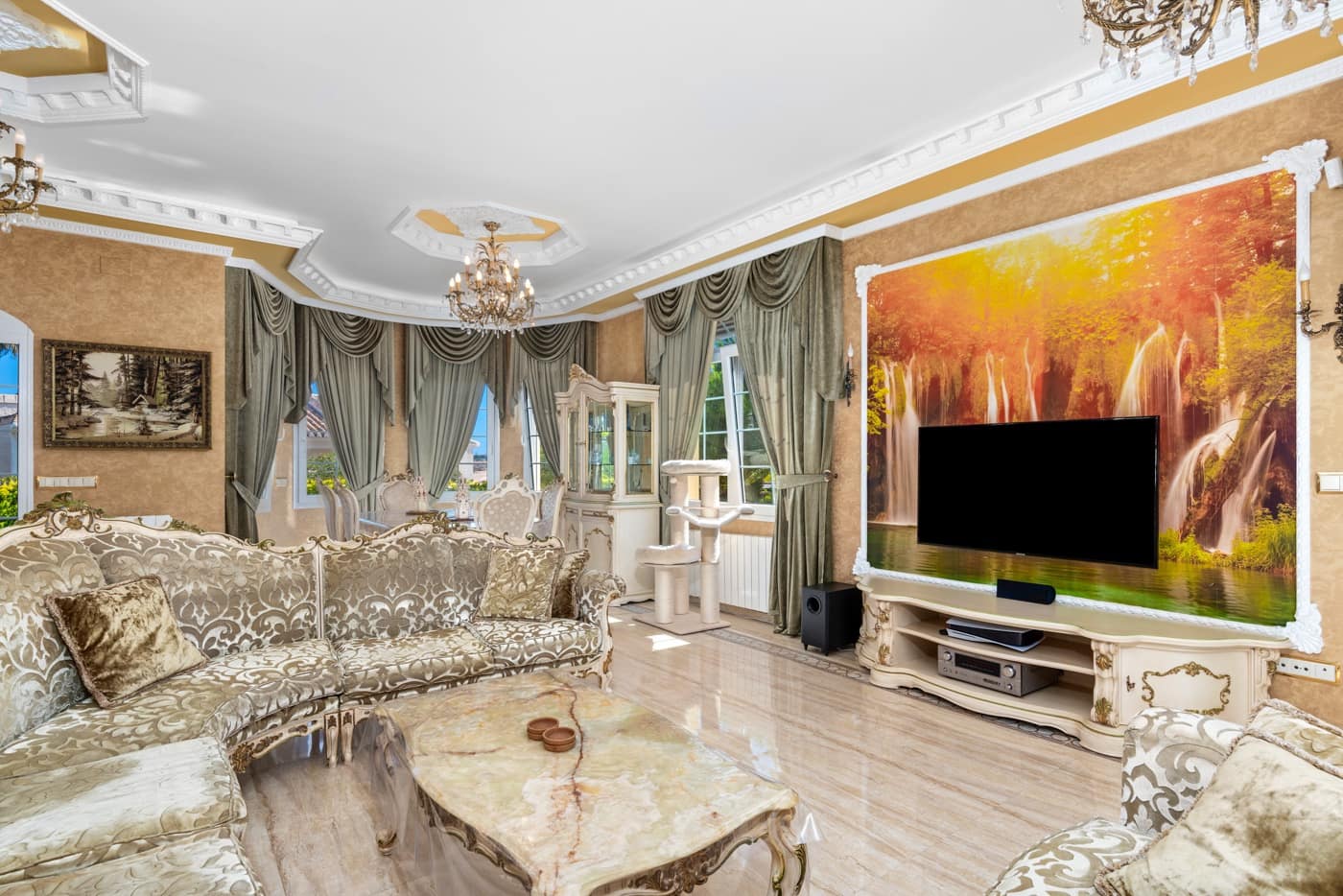 6 bedroom Villa for sale in Playa Flamenca with pool - € 2,095,000 (Ref: 8912896)