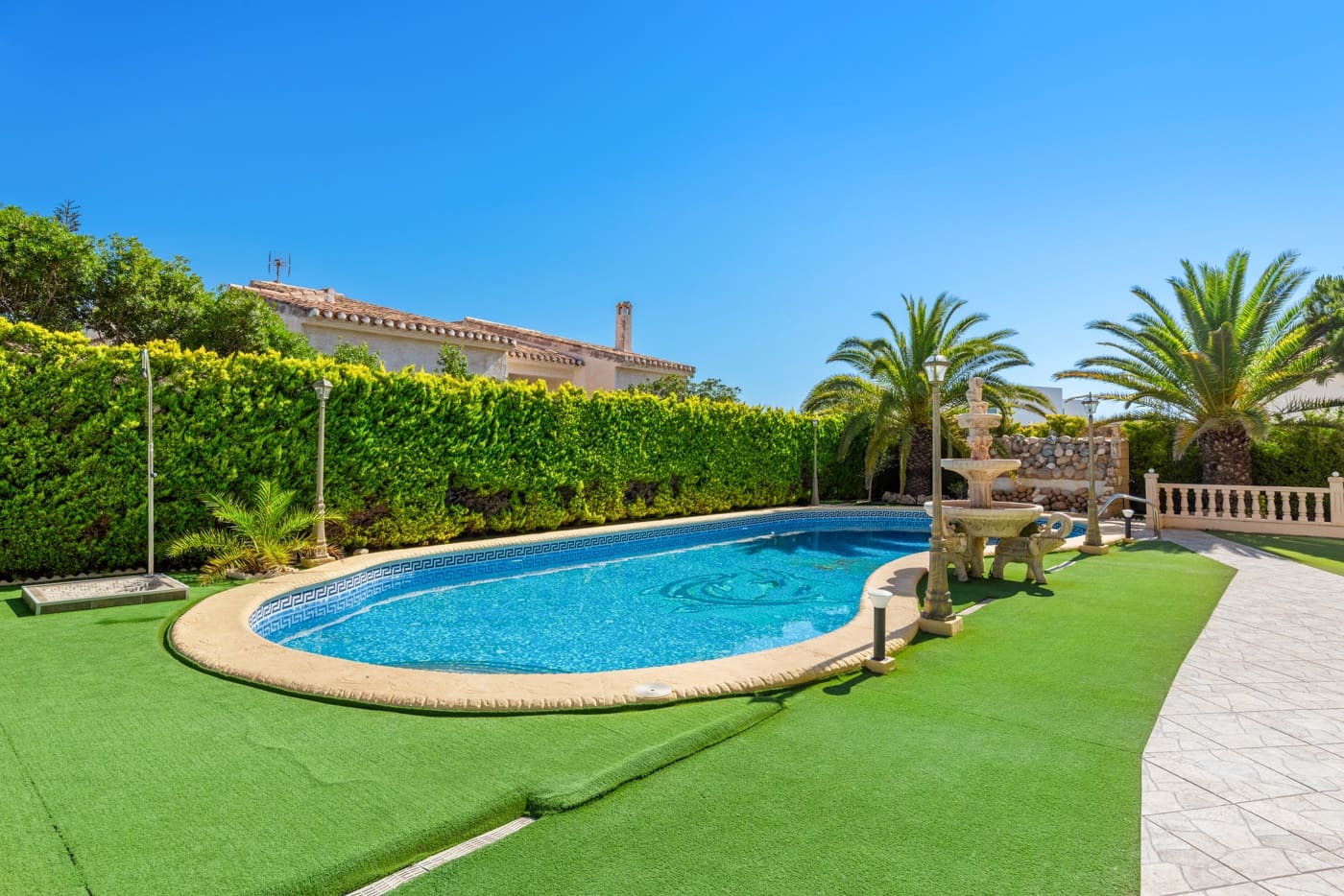 6 bedroom Villa for sale in Playa Flamenca with pool - € 2,095,000 (Ref: 8912896)