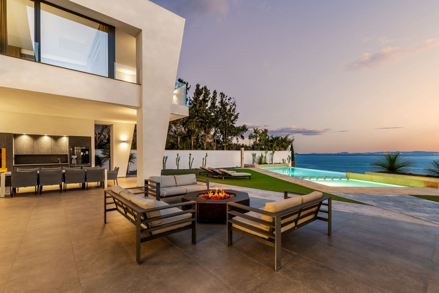 6 bedroom Villa for sale in Cabo Roig with pool - € 4,750,000 (Ref: 8948824)