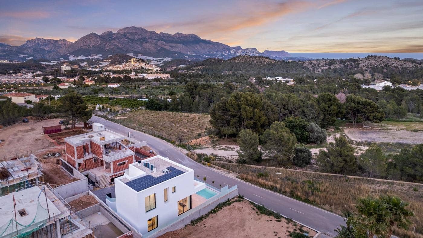 4 soveværelse Villa til salg i Polop med swimmingpool - € 725.000 (Ref: 9050945)