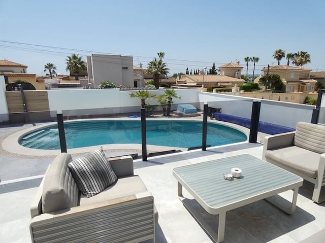 4 bedroom Villa for sale in Ciudad Quesada, Rojales - € 699,900 (Ref: 9077898)