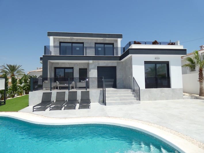 4 bedroom Villa for sale in Ciudad Quesada - € 699,900 (Ref: 9278706)