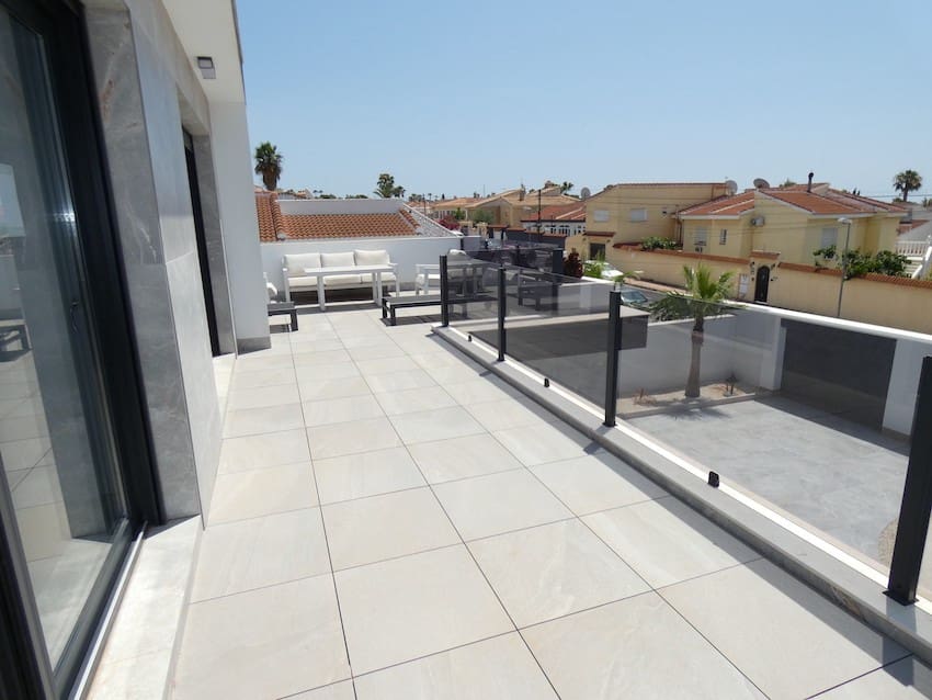 4 bedroom Villa for sale in Ciudad Quesada - € 699,900 (Ref: 9278706)