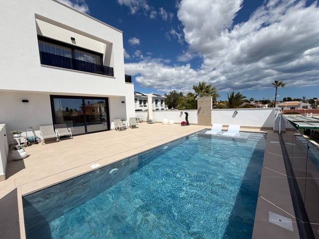 3 slaapkamer Villa te koop in Ciudad Quesada, Rojales met zwembad - € 1.050.000 (Ref: 9296326)