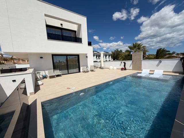 3 slaapkamer Villa te koop in Ciudad Quesada, Rojales met zwembad - € 1.050.000 (Ref: 9296326)