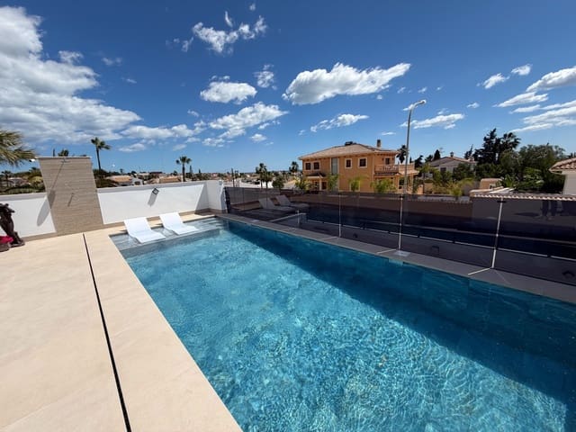 3 slaapkamer Villa te koop in Ciudad Quesada, Rojales met zwembad - € 1.050.000 (Ref: 9296326)