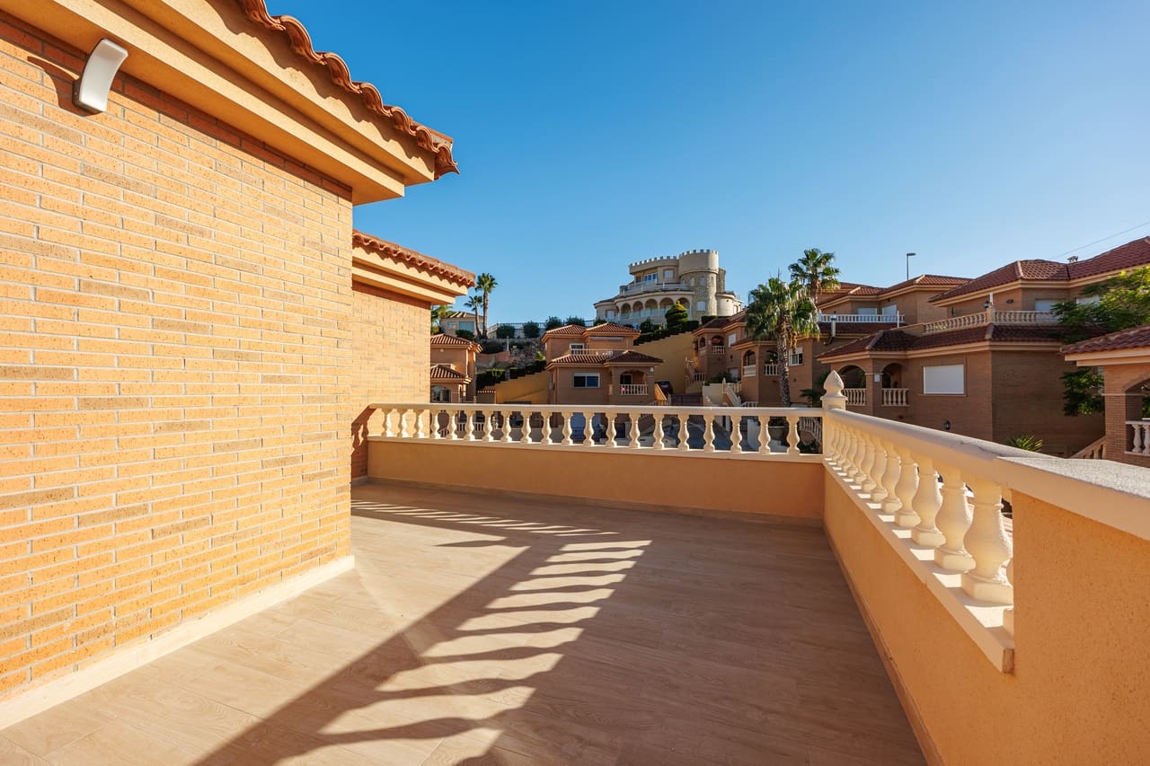 Chalet de 4 habitaciones en Ciudad Quesada en venta con piscina - 580.000 € (Ref: 9296386)