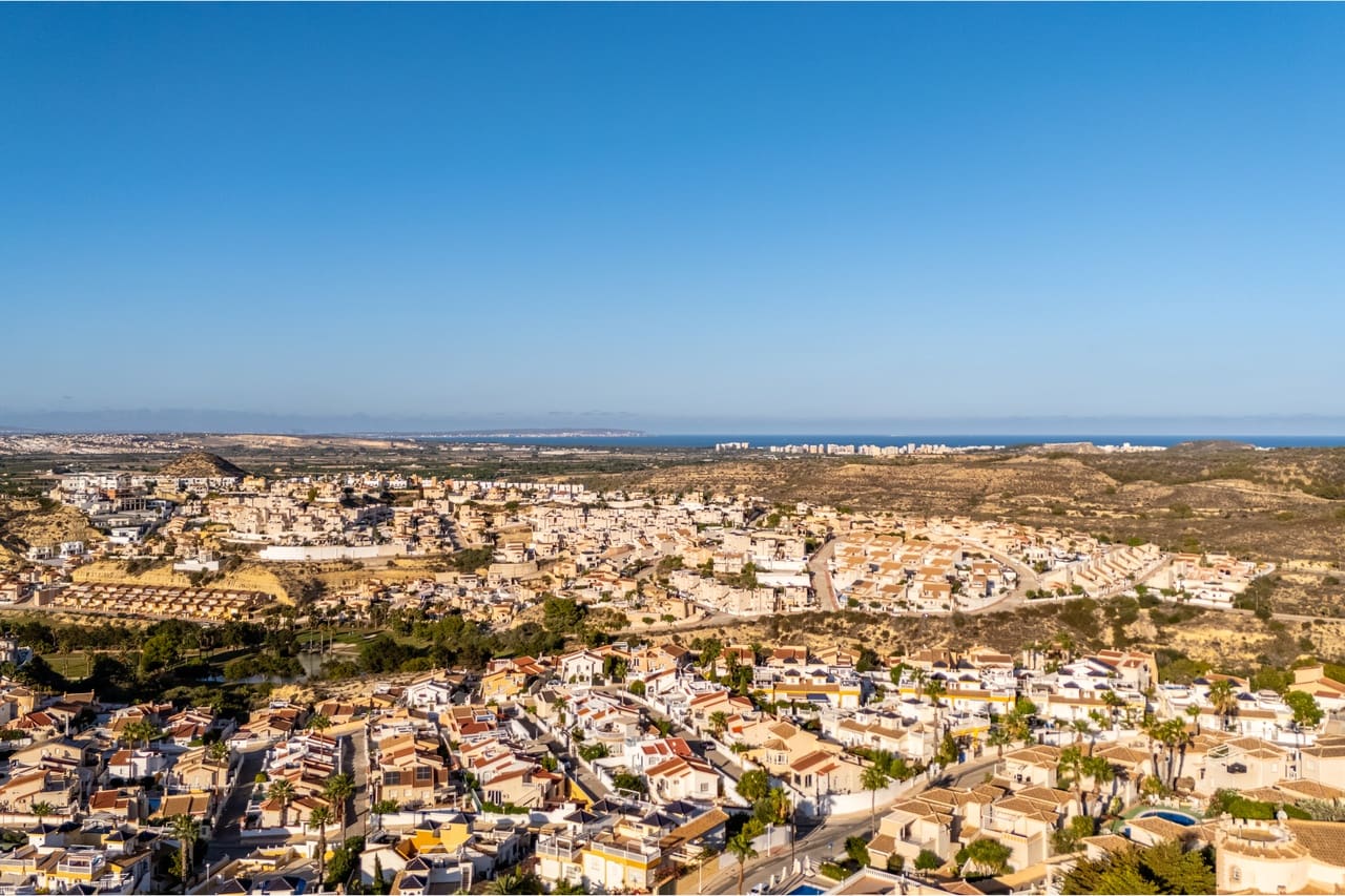 Chalet de 4 habitaciones en Ciudad Quesada en venta con piscina - 580.000 € (Ref: 9296386)