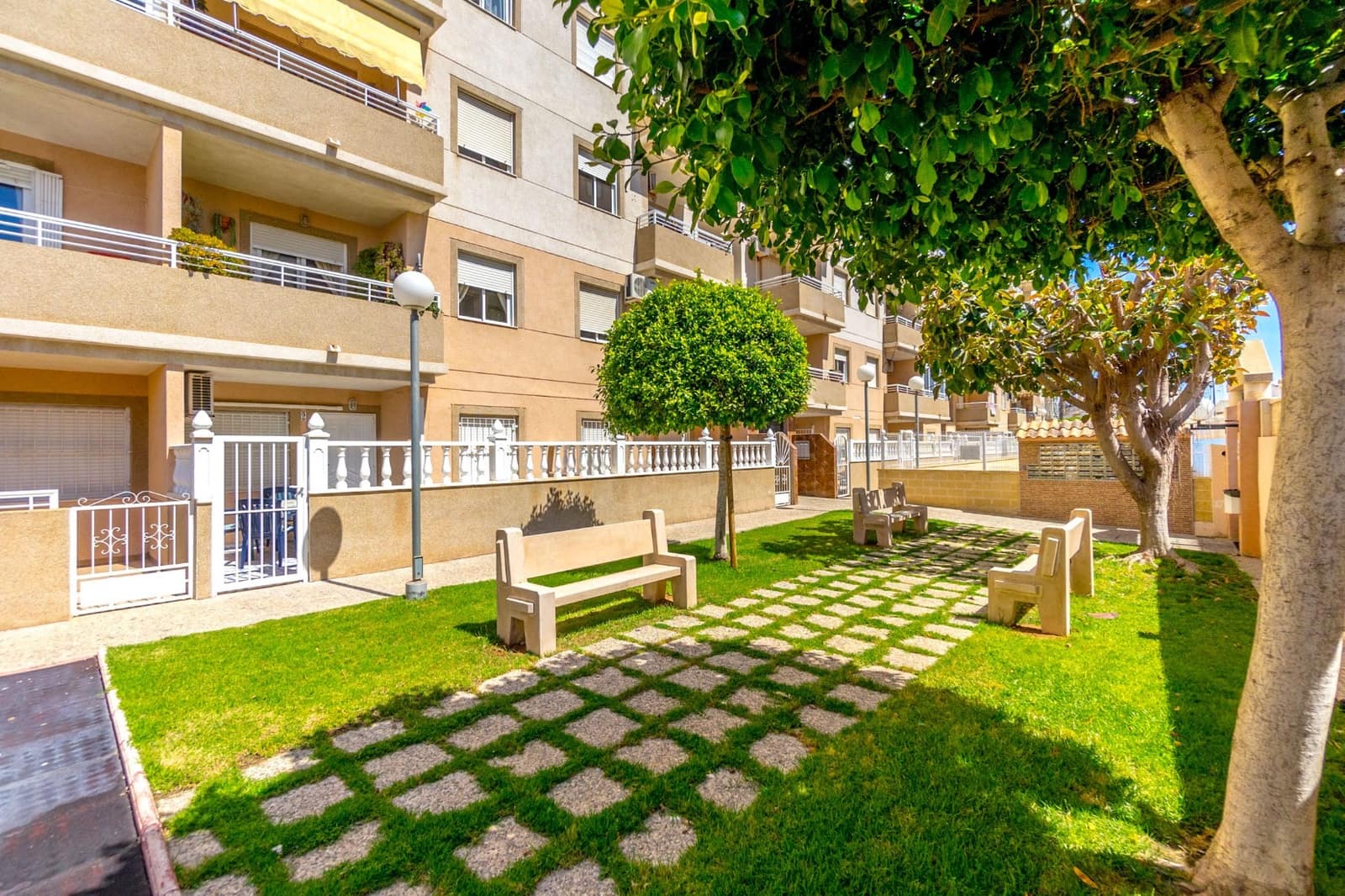 2 slaapkamer Appartement te koop in Torrevieja met zwembad - € 129.900 (Ref: 9314612)