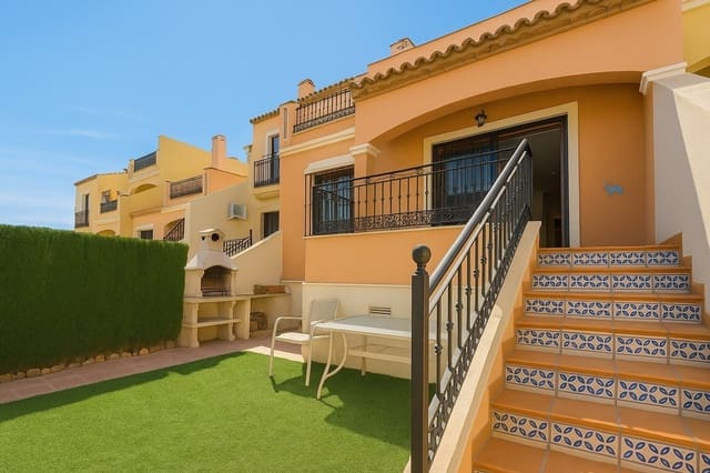 3 bedroom Townhouse for sale in Algorfa with pool - € 195,000 (Ref: 9335593)