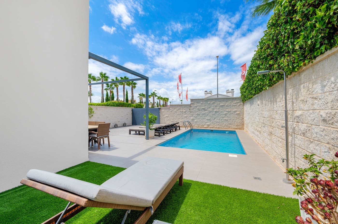 3 slaapkamer Villa te koop in Ciudad Quesada met zwembad - € 480.000 (Ref: 9357258)