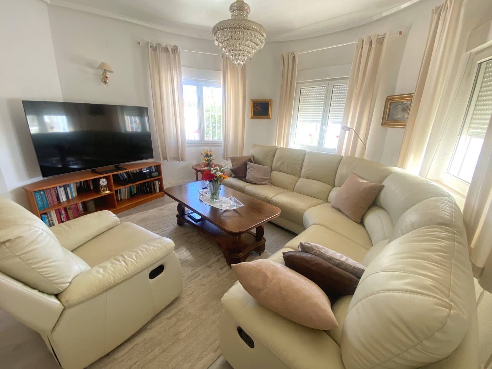 Chalet de 3 habitaciones en Ciudad Quesada en venta con piscina - 575.000 € (Ref: 9371172)