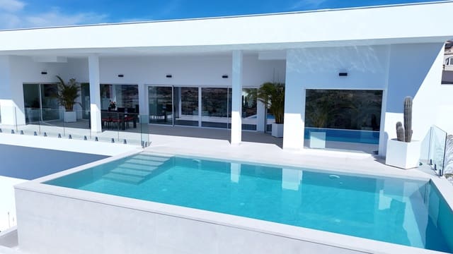 Villa for sale in La Marina, Elche / Elx with pool - € 1,590,000 (Ref: 9372259)