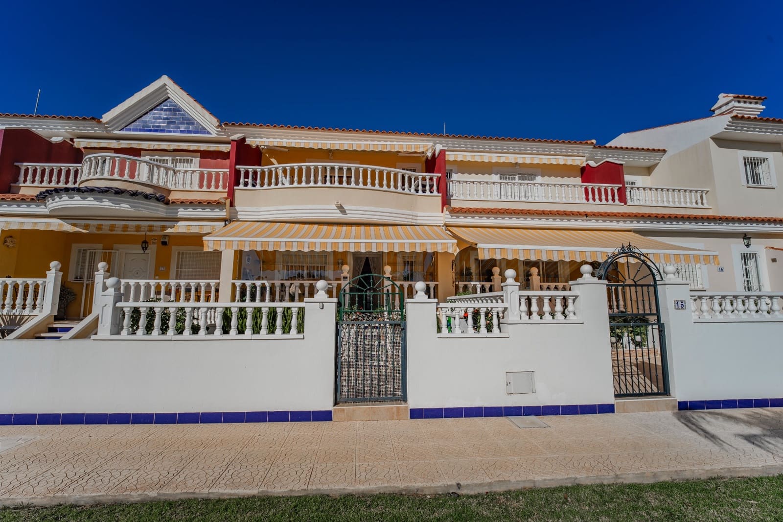 3 bedroom Townhouse for sale in Ciudad Quesada with pool - € 235,000 (Ref: 9378375)