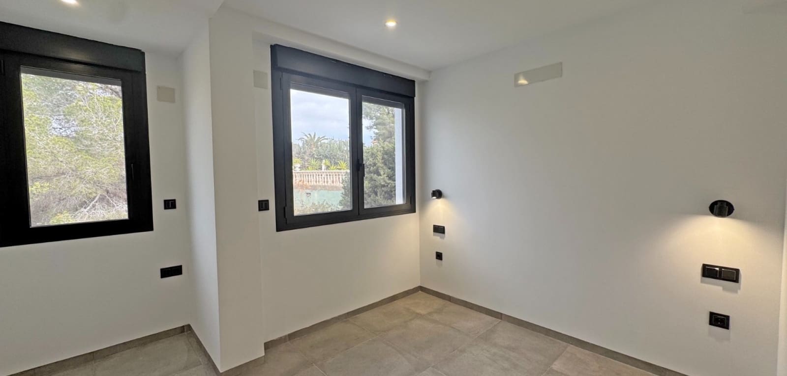 4 bedroom Villa for sale in Torrevieja with pool - € 495,000 (Ref: 9394409)