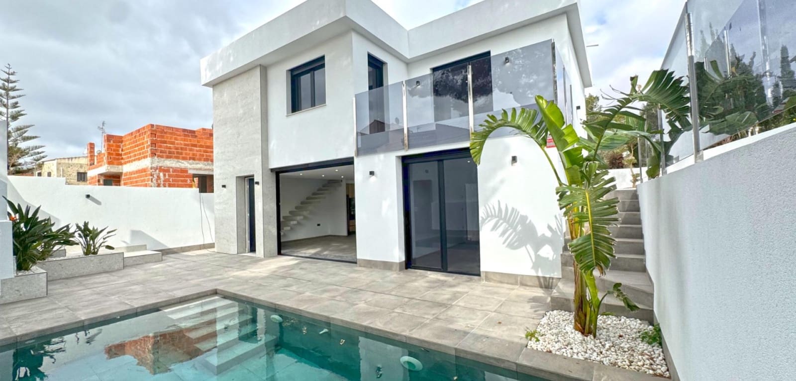 4 bedroom Villa for sale in Torrevieja with pool - € 495,000 (Ref: 9394409)