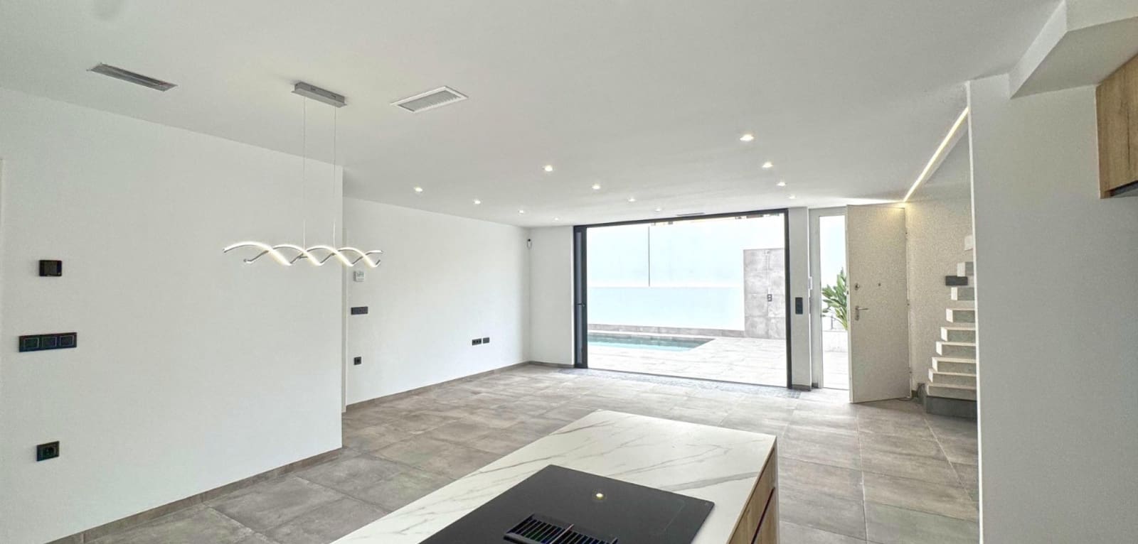 4 bedroom Villa for sale in Torrevieja with pool - € 495,000 (Ref: 9394409)