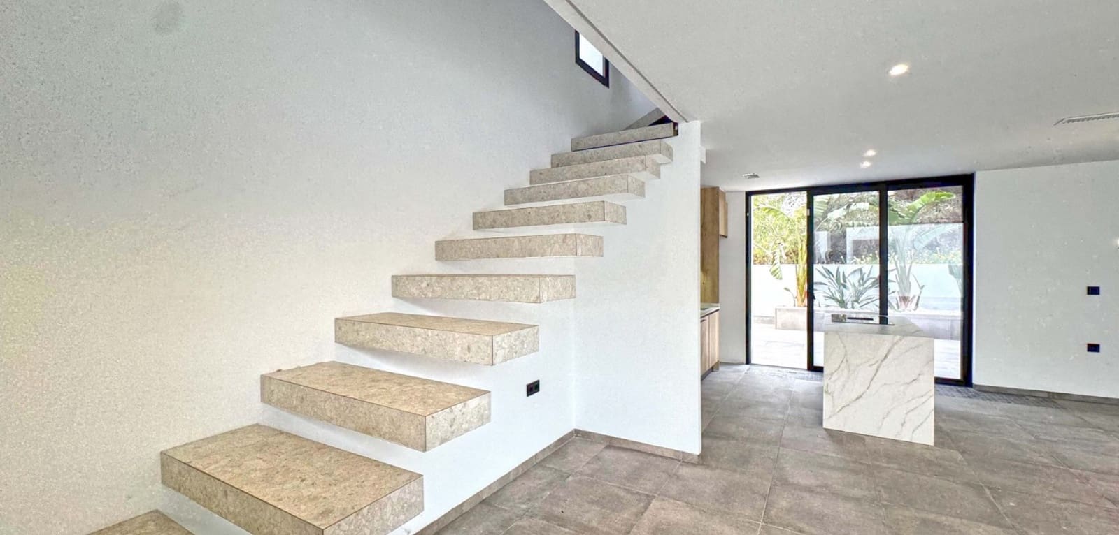 4 bedroom Villa for sale in Torrevieja with pool - € 495,000 (Ref: 9394409)