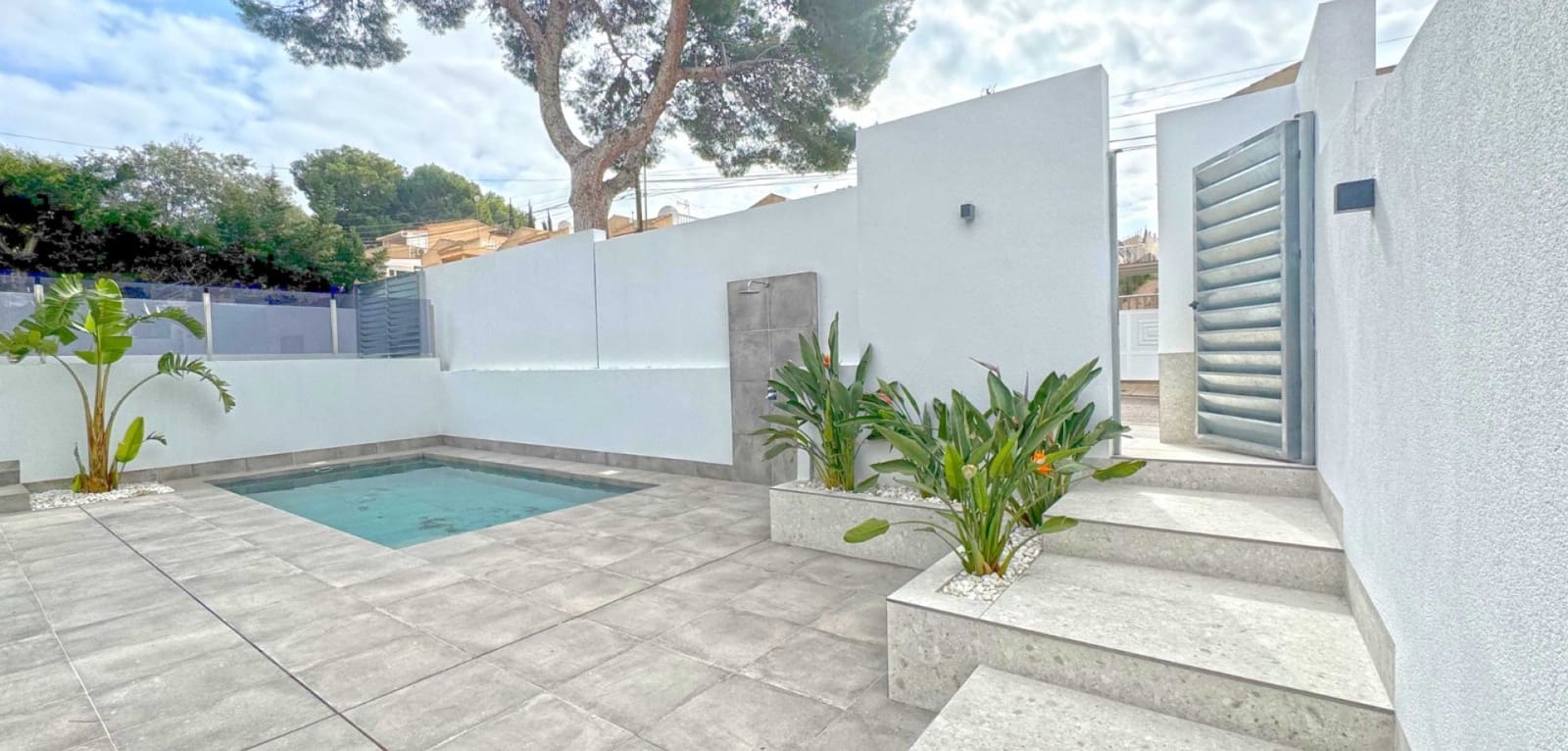 4 bedroom Villa for sale in Torrevieja with pool - € 495,000 (Ref: 9394409)