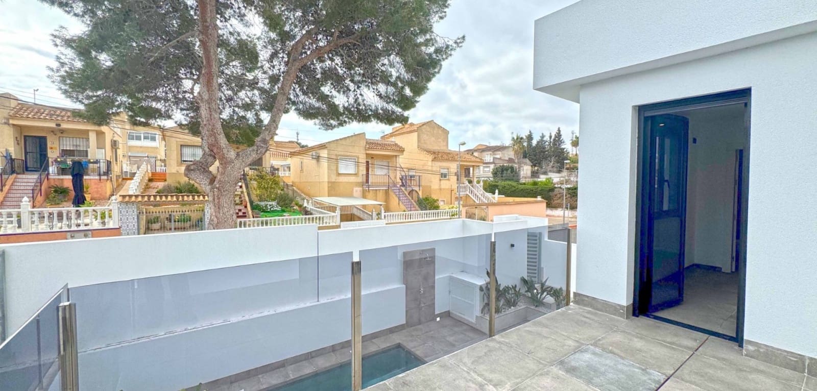 4 bedroom Villa for sale in Torrevieja with pool - € 495,000 (Ref: 9394409)