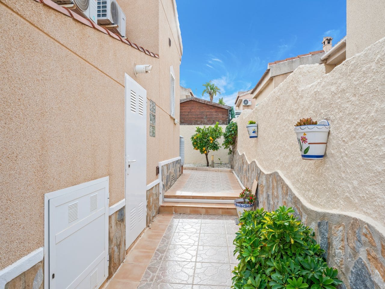 3 bedroom Villa for sale in Rojales with pool - € 349,950 (Ref: 9404753)