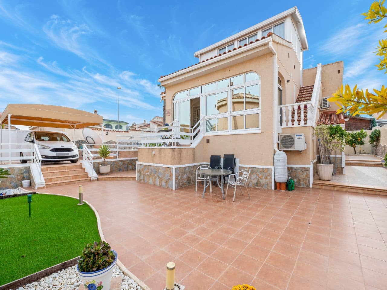 3 makuuhuone Huvila myytävänä paikassa Rojales mukana uima-altaan - 345 000 € (Ref: 9404753)