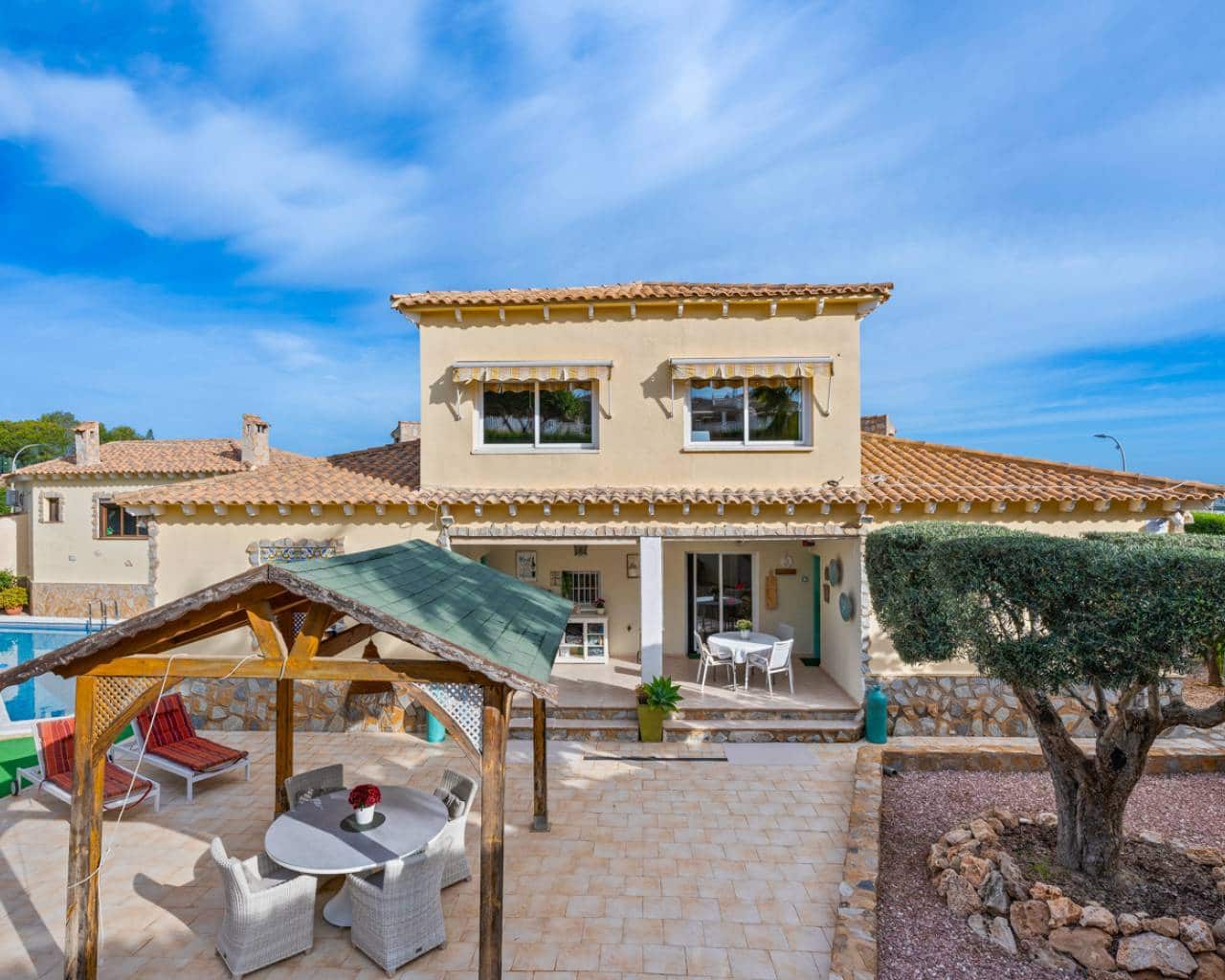 5 soveværelse Villa til salg i Algorfa med swimmingpool - € 770.000 (Ref: 9415098)