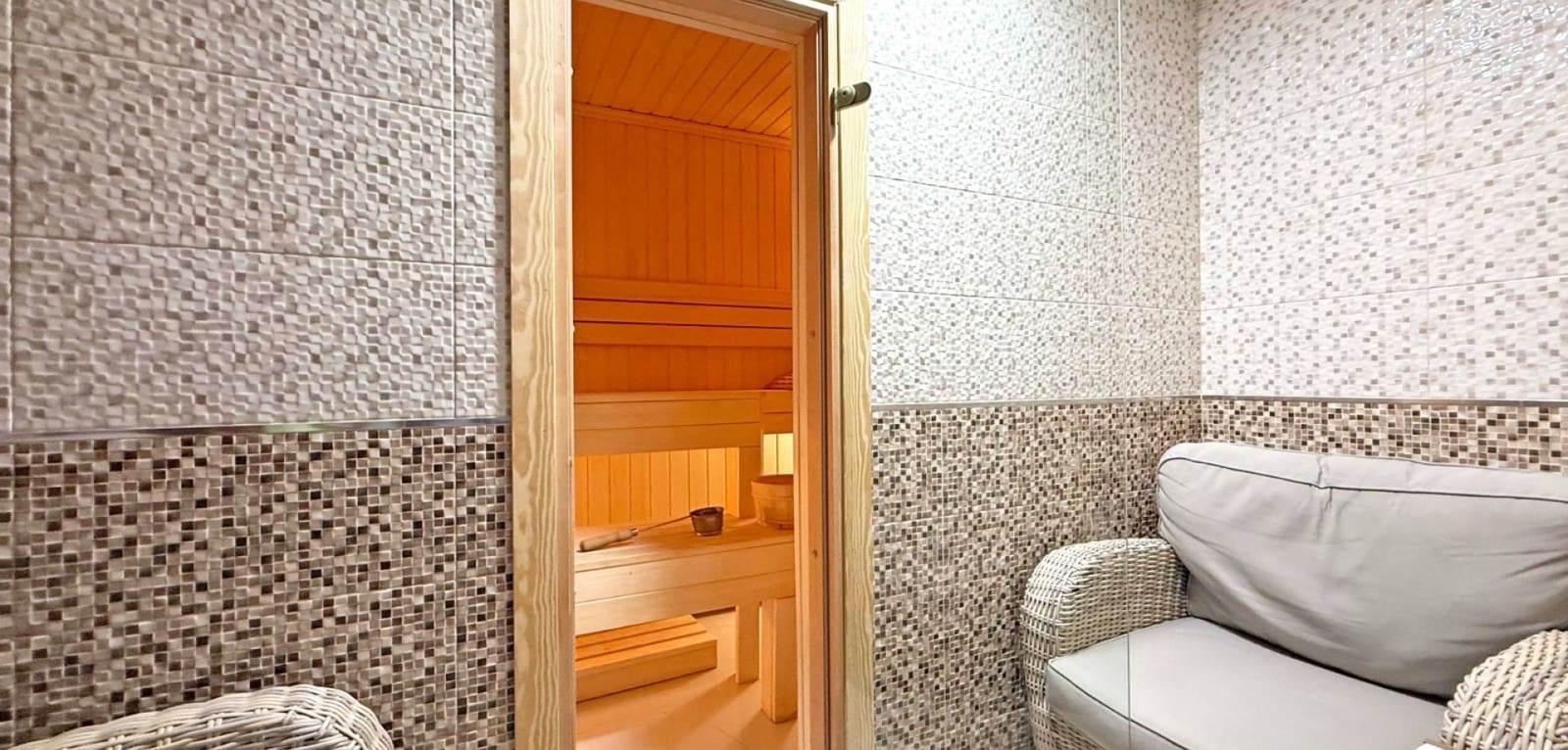 3 Zimmer Villa zu verkaufen in Villamartin mit Pool - 475.000 € (Ref: 9421545)