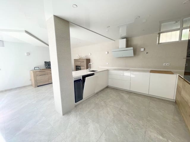 3 slaapkamer Villa te koop in Los Altos met zwembad - € 340.000 (Ref: 9460608)