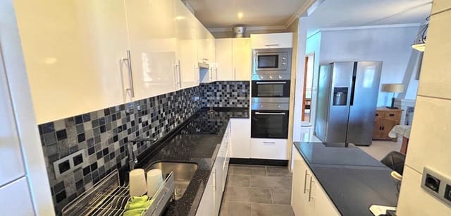 4 soveværelse Byhus til salg i Villamartin, Orihuela med swimmingpool - € 249.900 (Ref: 9546957)