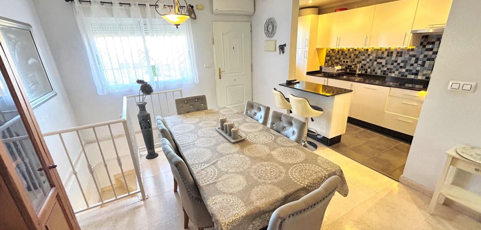 4 soveværelse Byhus til salg i Villamartin med swimmingpool - € 249.900 (Ref: 9546957)