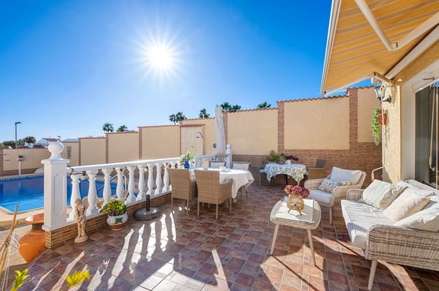 4 bedroom Villa for sale in Doña Pepa, Rojales with pool - € 449,500 (Ref: 9606817)