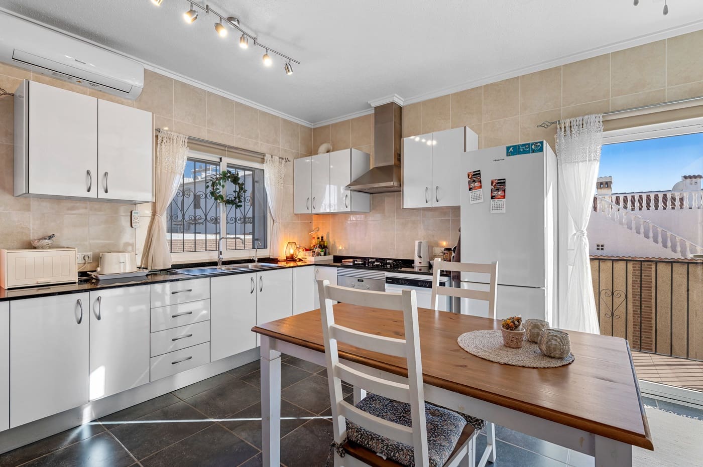 4 soveværelse Villa til salg i Dona Pepa med swimmingpool - € 449.500 (Ref: 9606817)