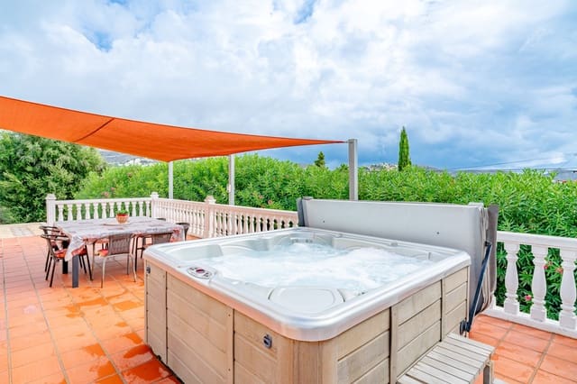 6 sypialnia Willa na sprzedaż w Moraira, Teulada-Moraira z basenem - 950 000 € (Ref: 9656956)