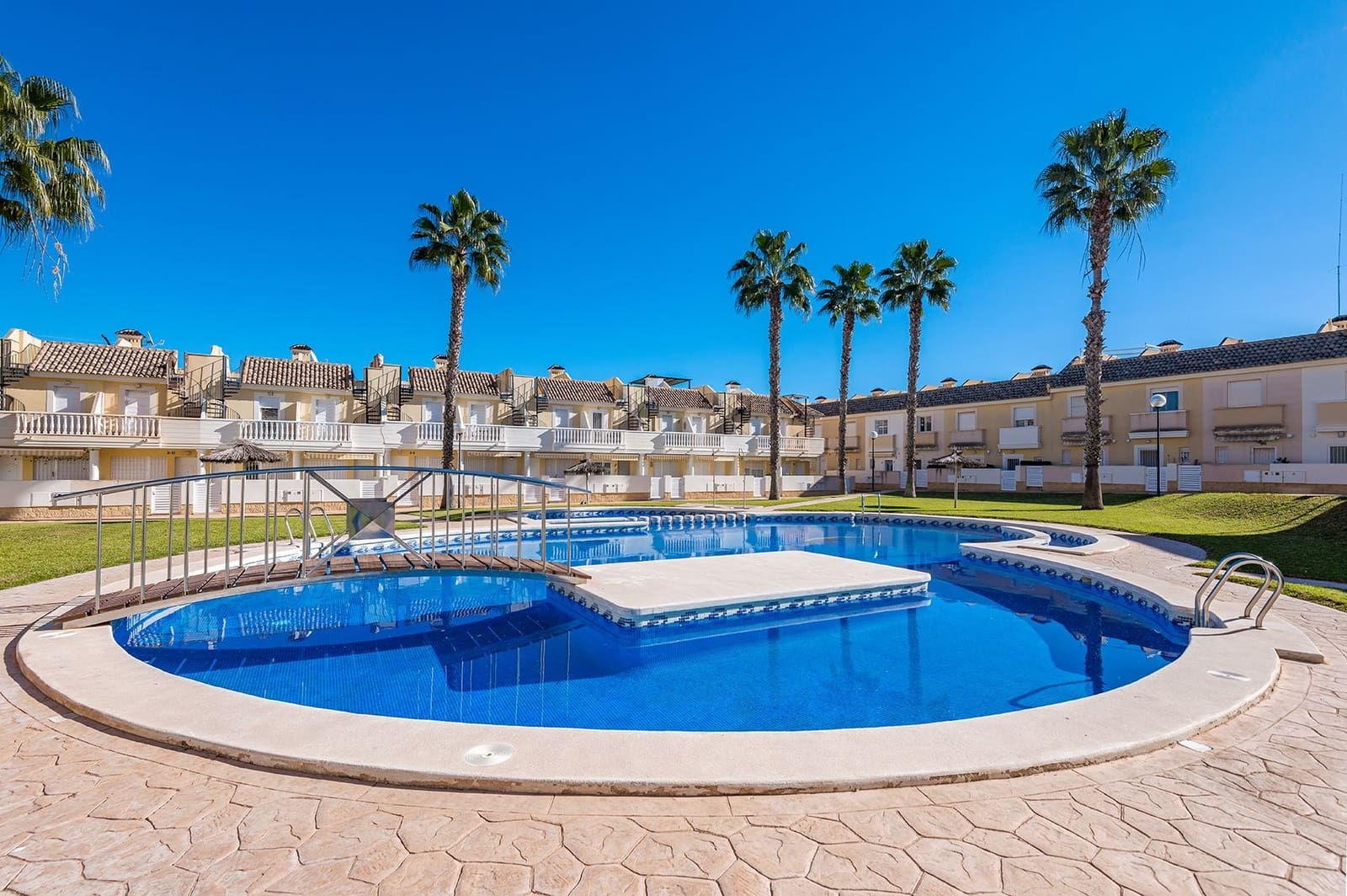 2 Zimmer Apartment zu verkaufen in Cabo Roig mit Pool - 185.000 € (Ref: 9672440)