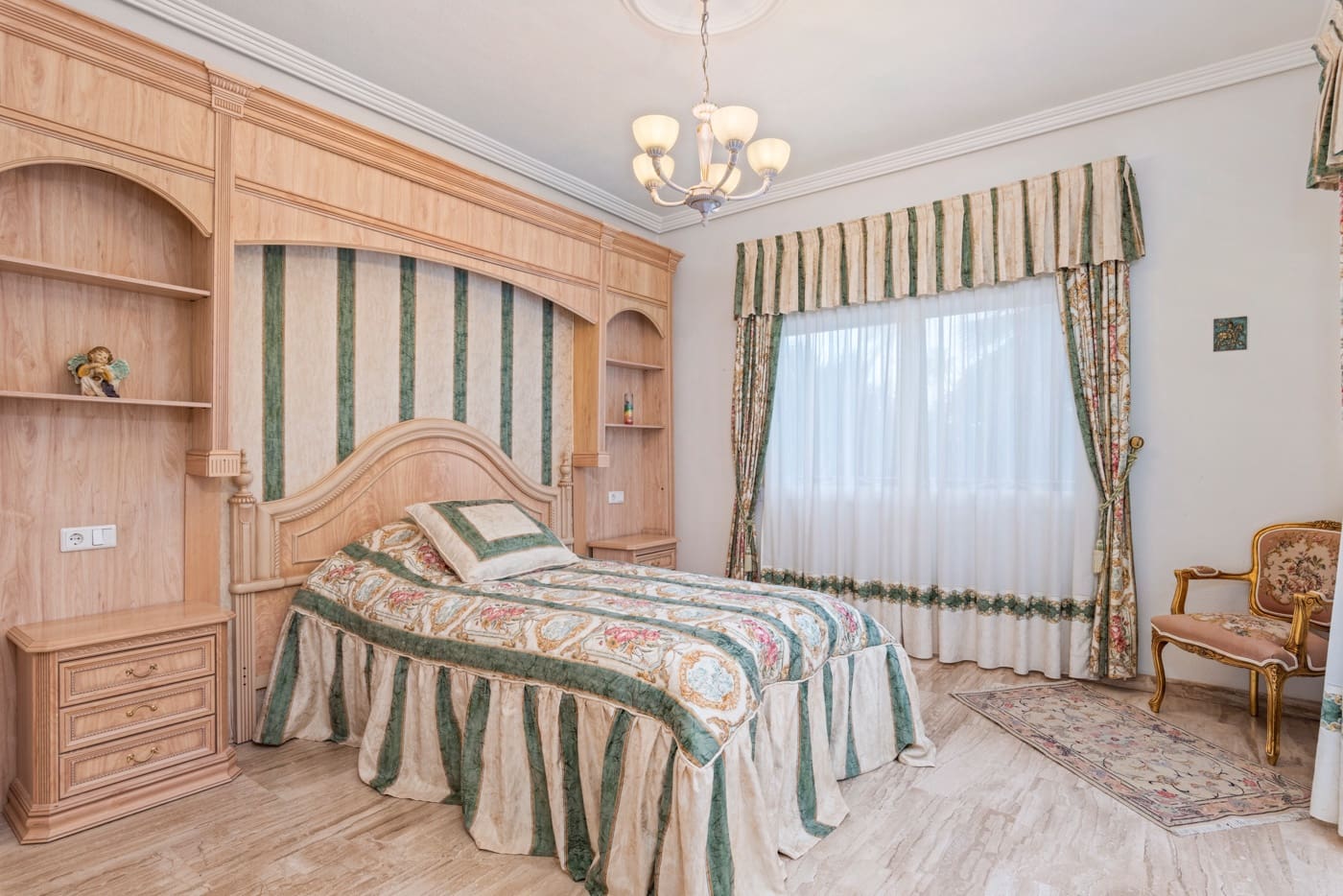 5 sypialnia Willa na sprzedaż w Dona Pepa z basenem - 800 000 € (Ref: 9676262)