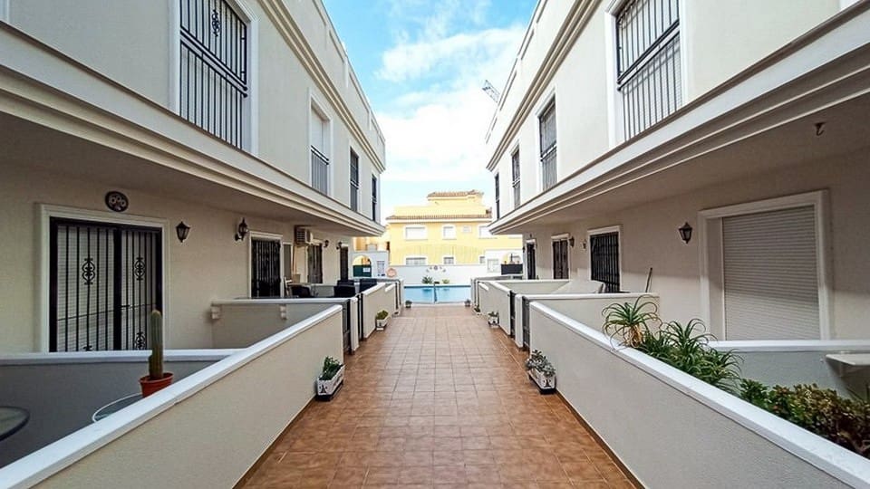 2 bedroom Apartment for sale in Formentera del Segura with pool - € 119,950 (Ref: 9721630)