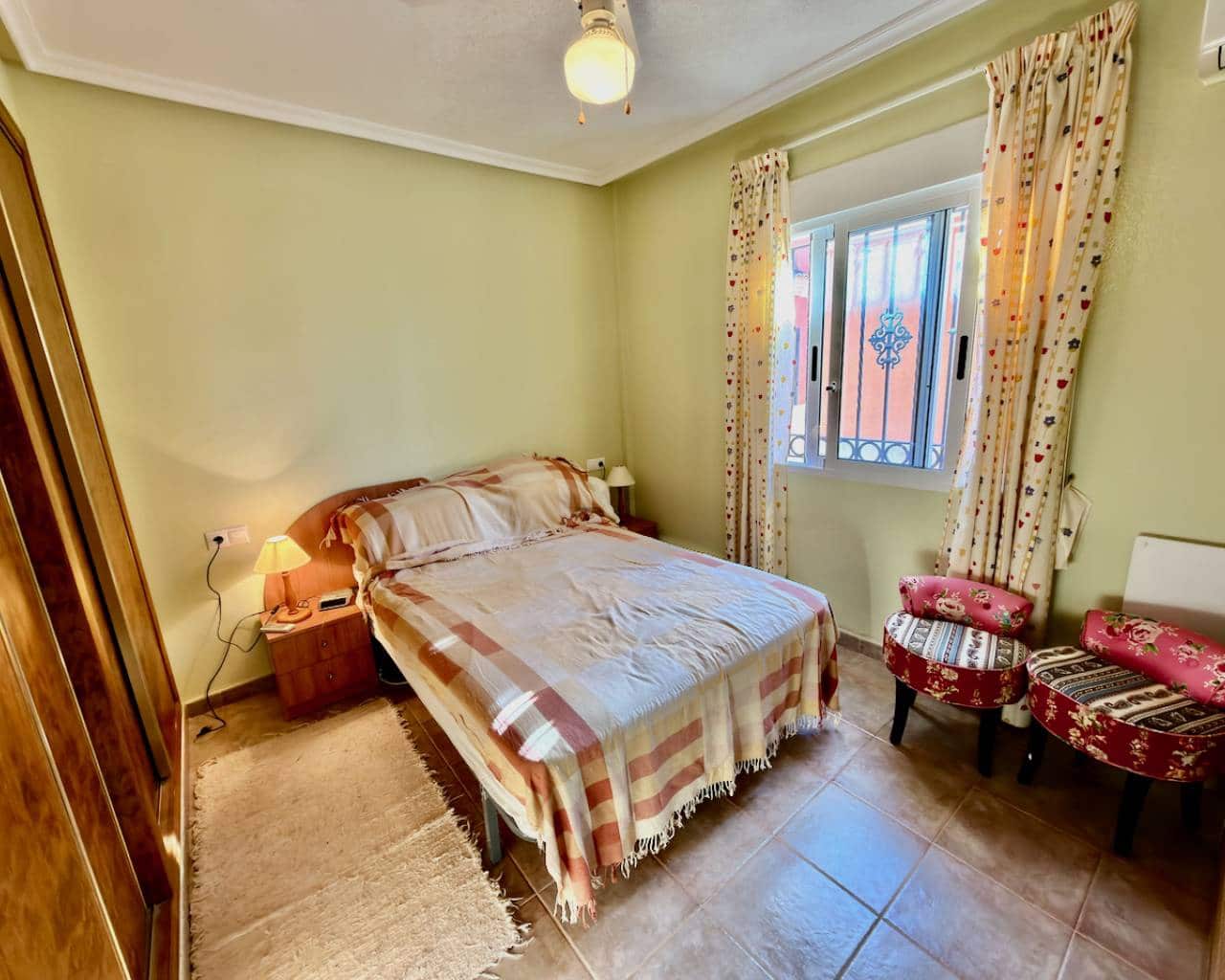 Chalet de 2 habitaciones en Guardamar del Segura en venta con piscina - 180.000 € (Ref: 9761381)