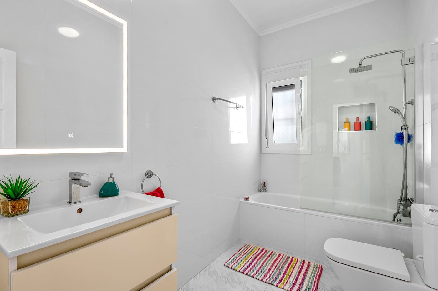3 bedroom Villa for sale in Pueblo Bravo with pool - € 440,000 (Ref: 9823863)