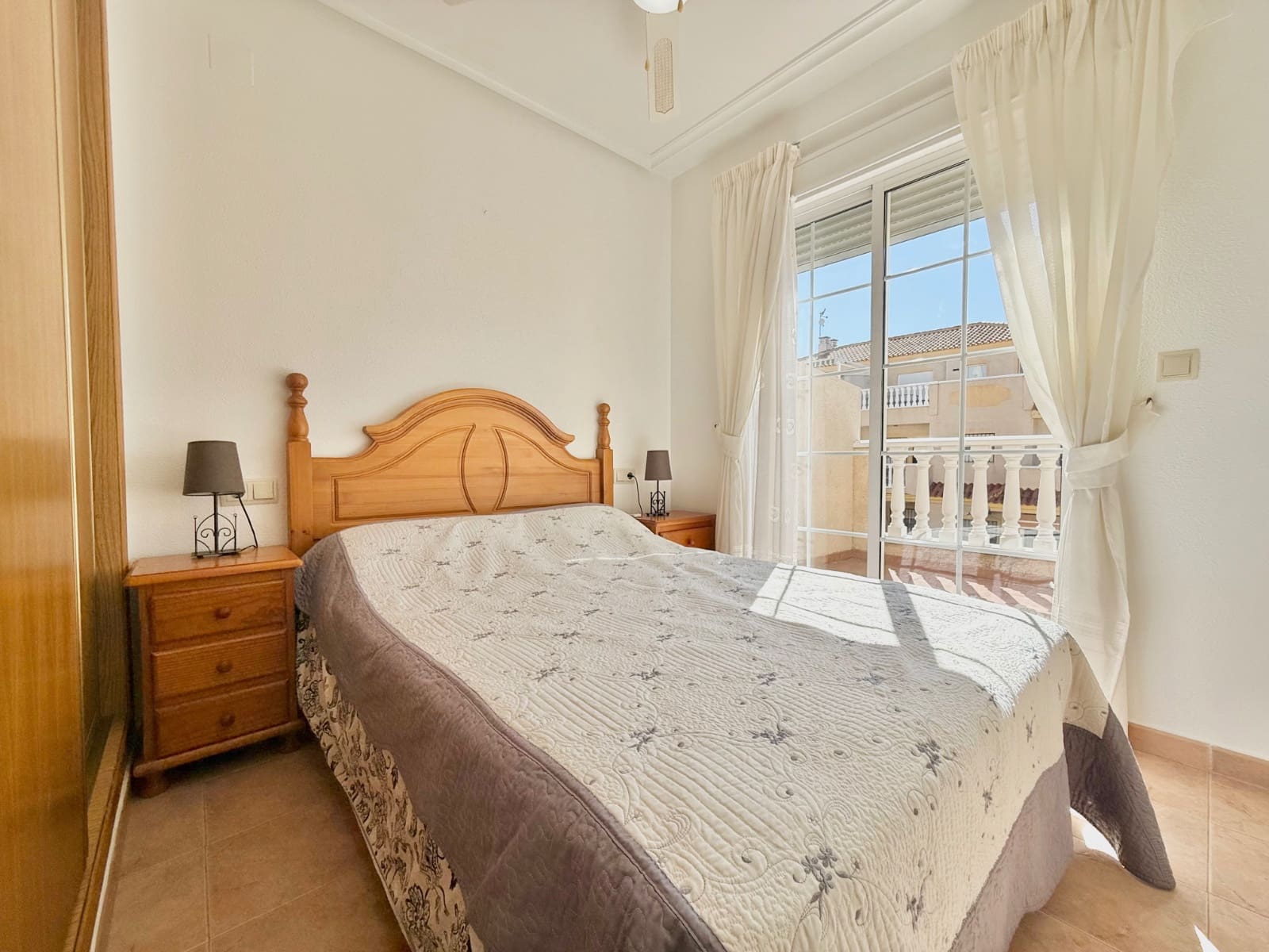 3 soverom Kjedet enebolig til salgs i Guardamar del Segura med svømmebasseng - € 185 000 (Ref: 9848096)