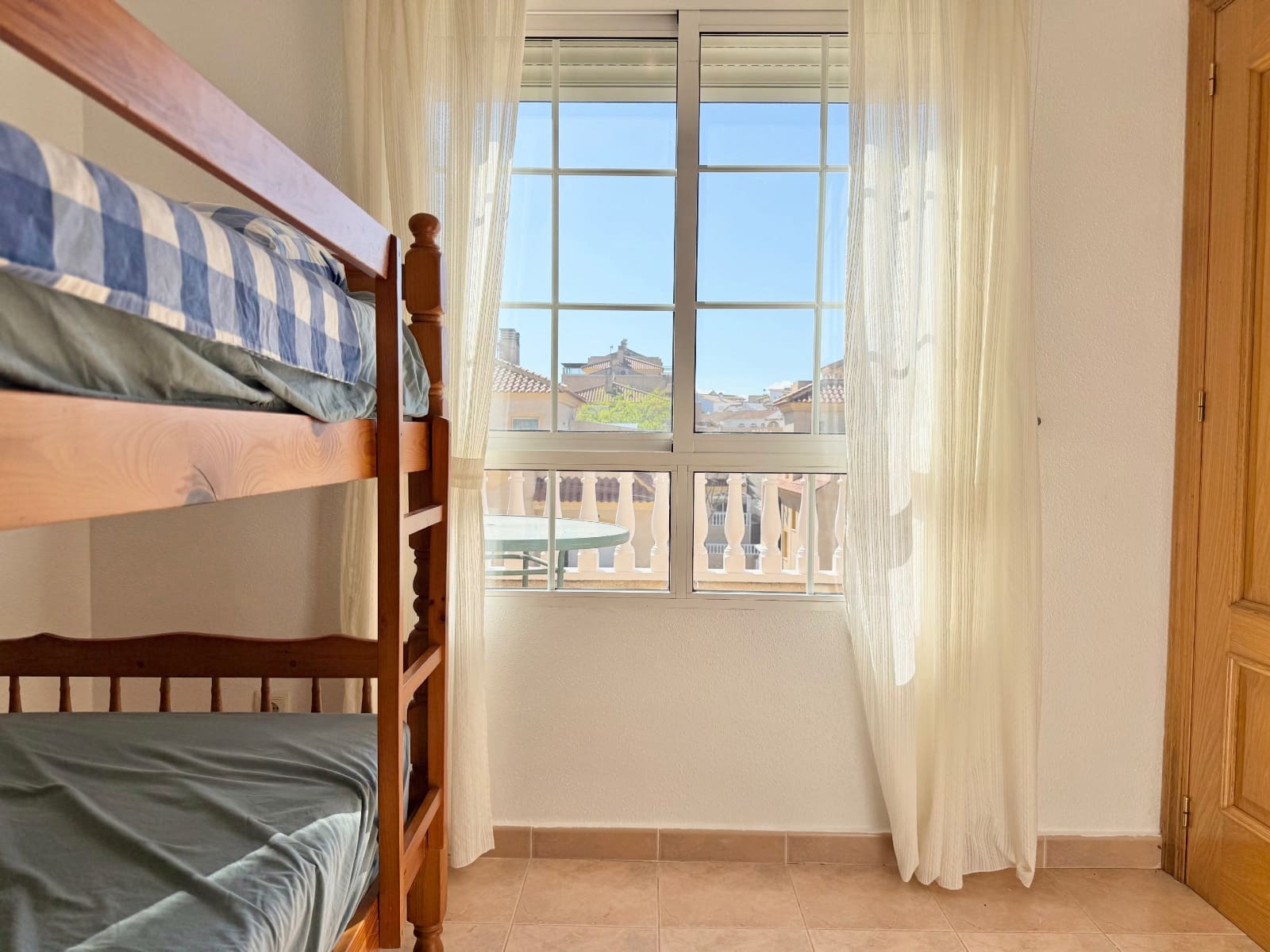 3 soverom Kjedet enebolig til salgs i Guardamar del Segura med svømmebasseng - € 185 000 (Ref: 9848096)