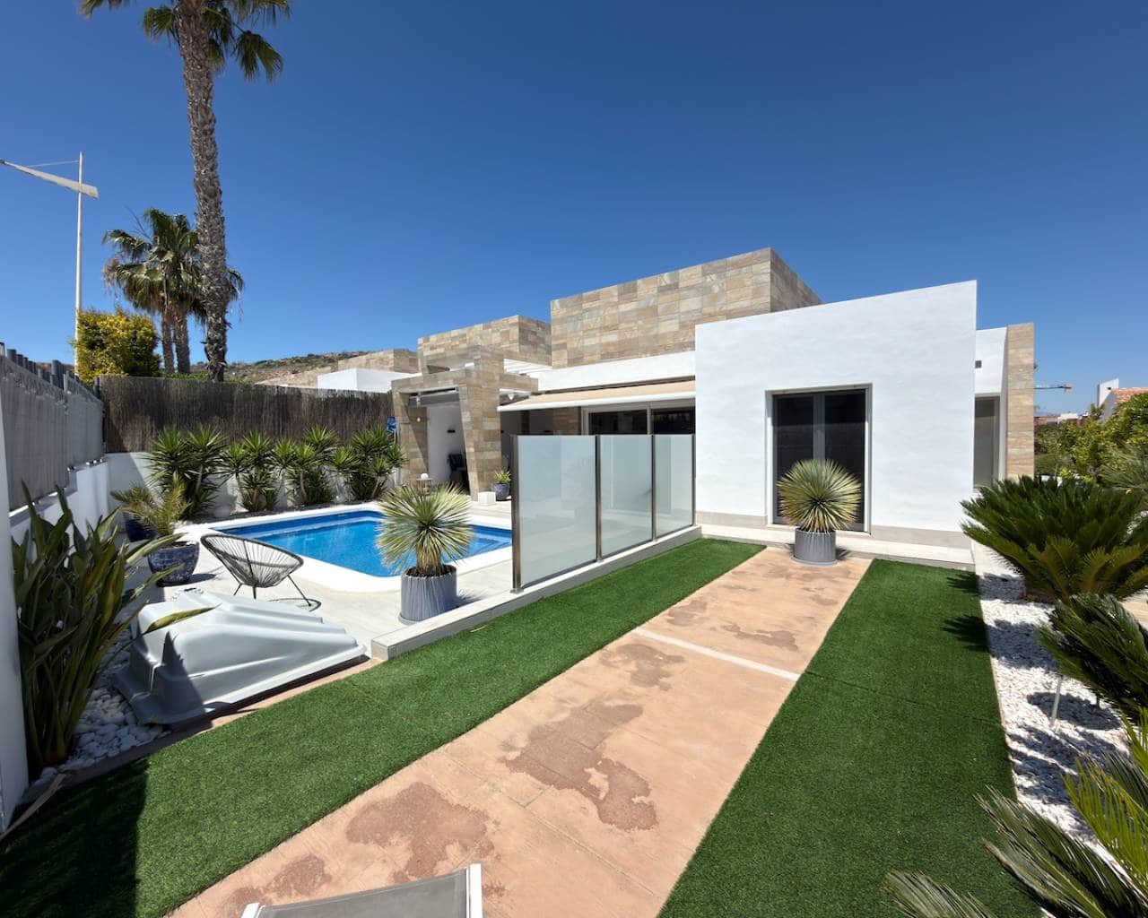 3 bedroom Villa for sale in Algorfa with pool - € 585,000 (Ref: 9867435)