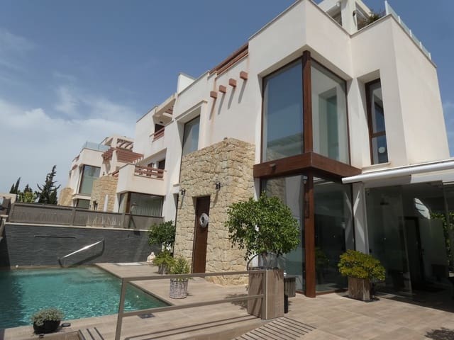 3 bedroom Villa for sale in Ciudad Quesada, Rojales with pool - € 445,000 (Ref: 9918749)
