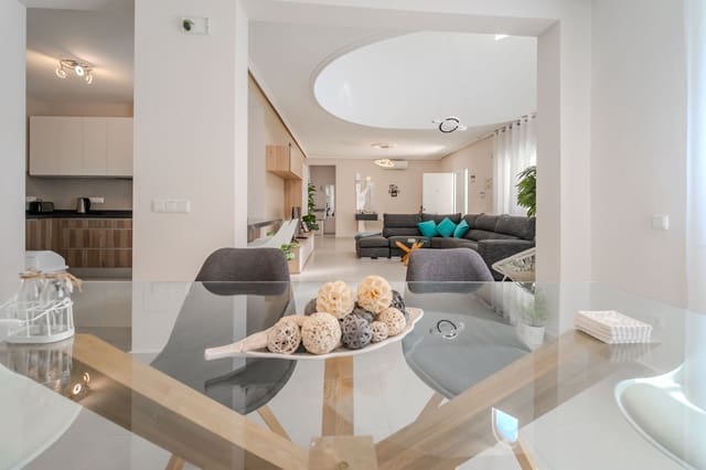 4 soveværelse Villa til salg i Ciudad Quesada, Rojales med swimmingpool garage - € 599.000 (Ref: 9956594)
