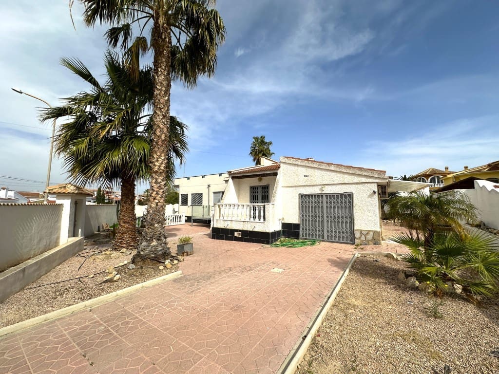 Chalet de 3 habitaciones en Ciudad Quesada en venta con piscina - 549.950 € (Ref: 9956599)