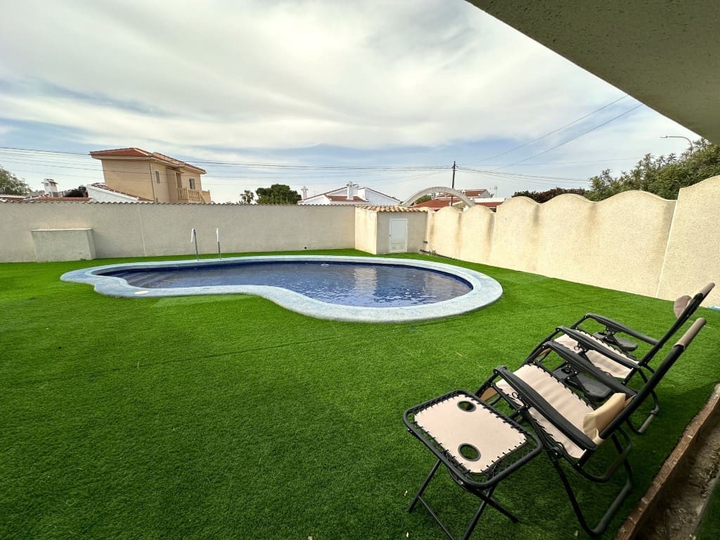 Chalet de 3 habitaciones en Ciudad Quesada en venta con piscina - 549.950 € (Ref: 9956599)