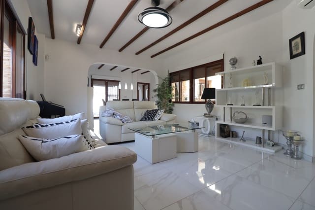 3 Zimmer Villa zu verkaufen in Formentera del Segura mit Pool Garage - 425.000 € (Ref: 9985793)