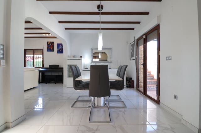 3 Zimmer Villa zu verkaufen in Formentera del Segura mit Pool Garage - 425.000 € (Ref: 9985793)